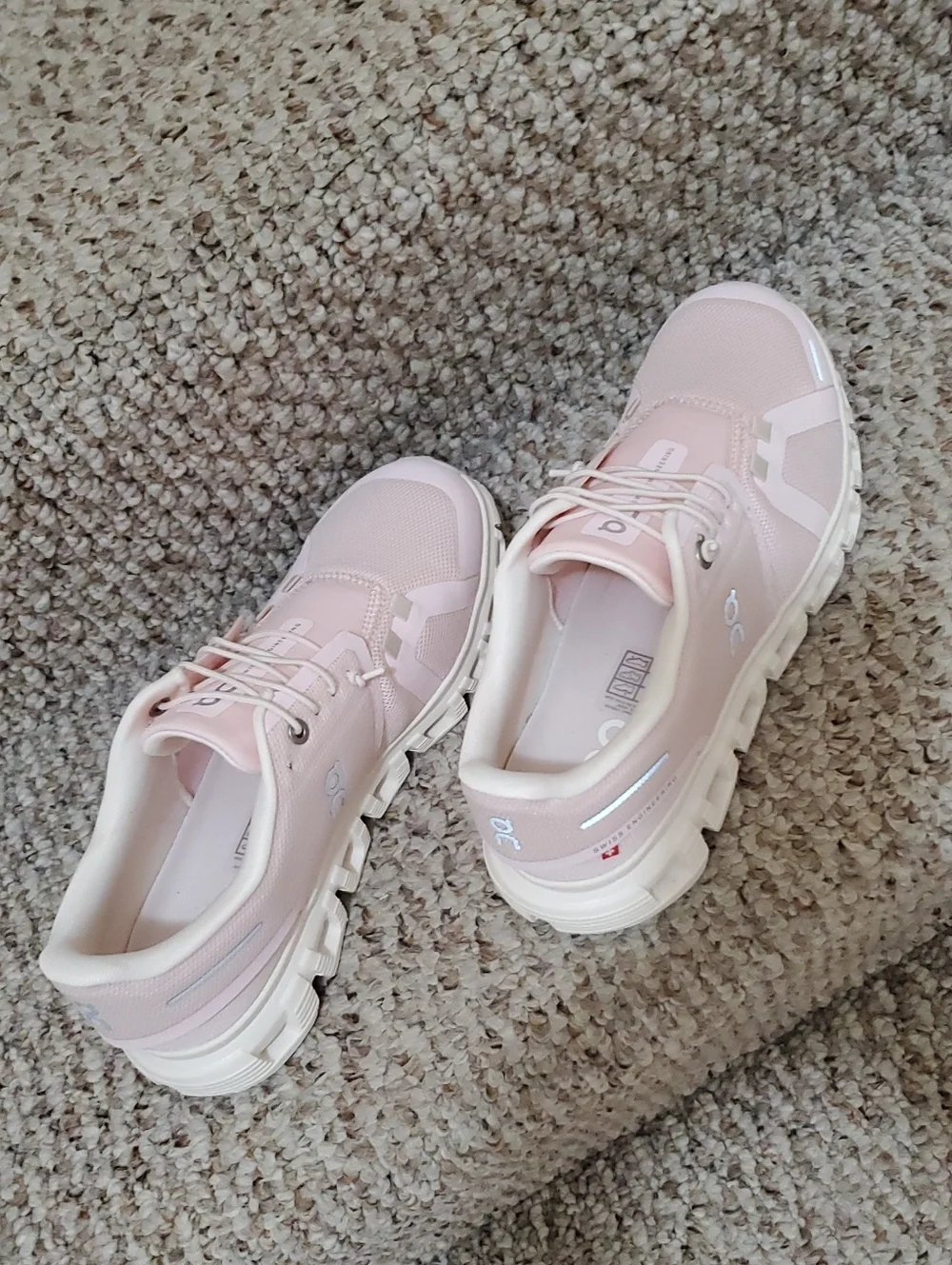 On Running Women's Cloud 6 Shoes in Salt/Gardenia, Size 7.5